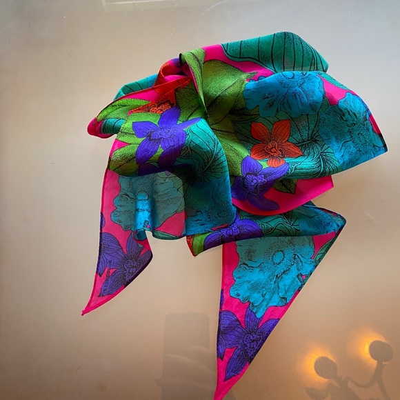 Vintage Liz Claiborne silk scarf - Picture 13 of 15